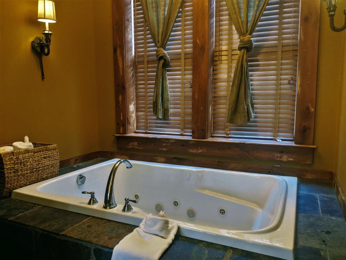 King Room with Spa Bath