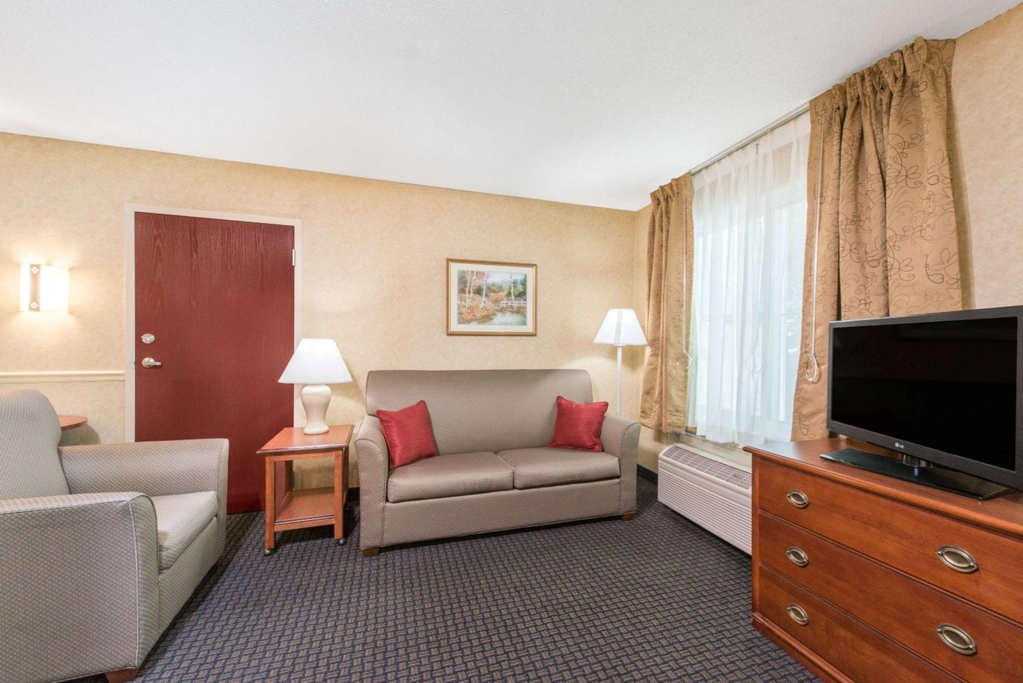 Queen Suite with Sofa Bed  - Disability Access,1275937624:JPEG