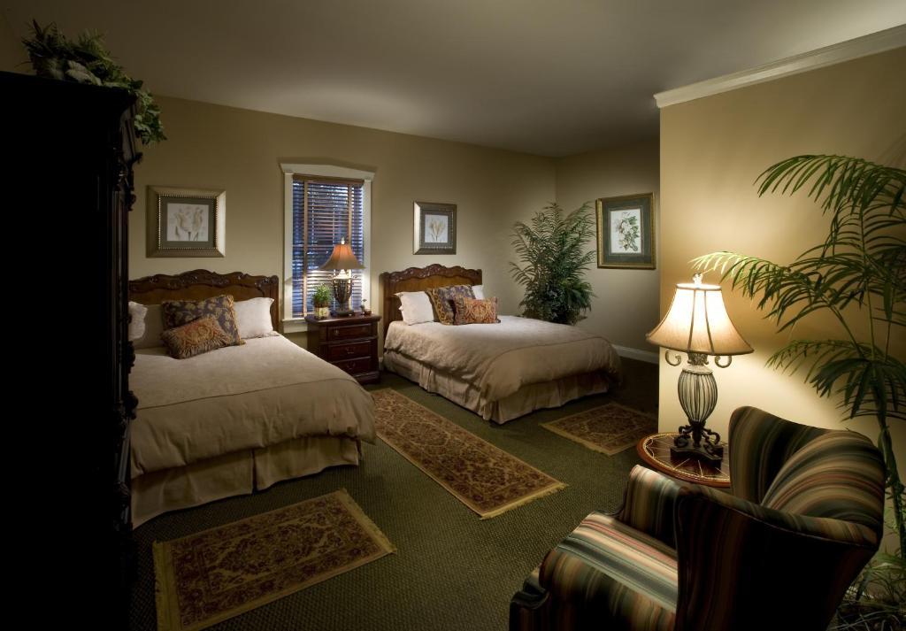 Coach Room with Two Queen Beds