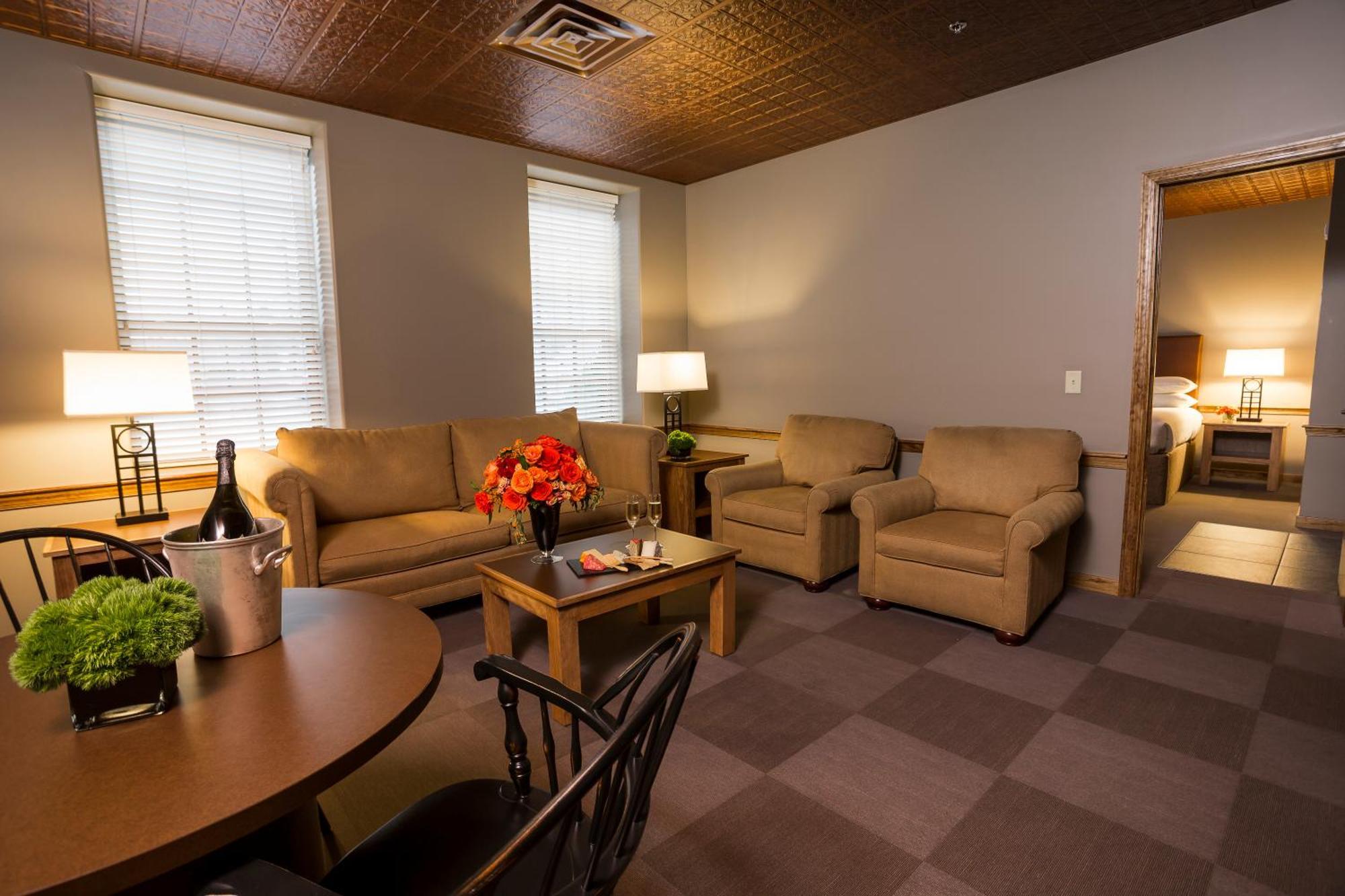 Deluxe King Suite