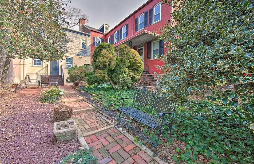Lancaster Townhome Walk To Central Market!-1