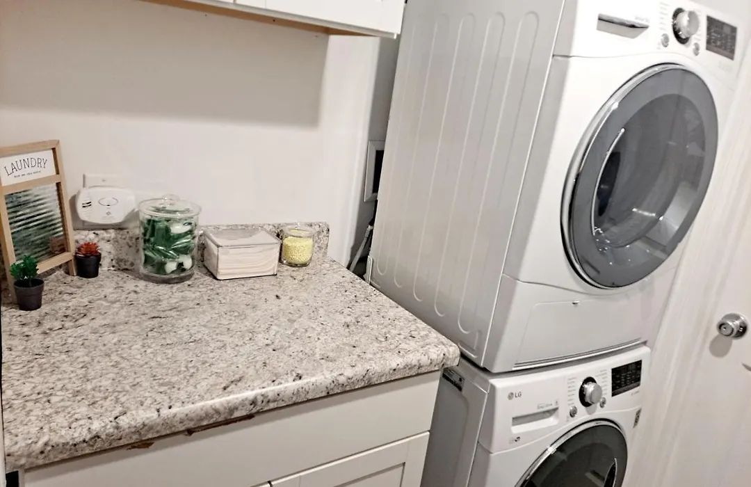 Luxe On Walnut**King Size Bed**W/Off St.Parking**-1