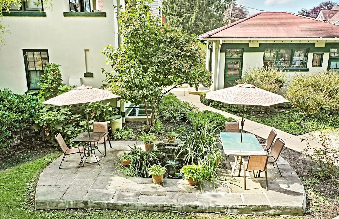 Contessa Quarters At Kings Cottage-1