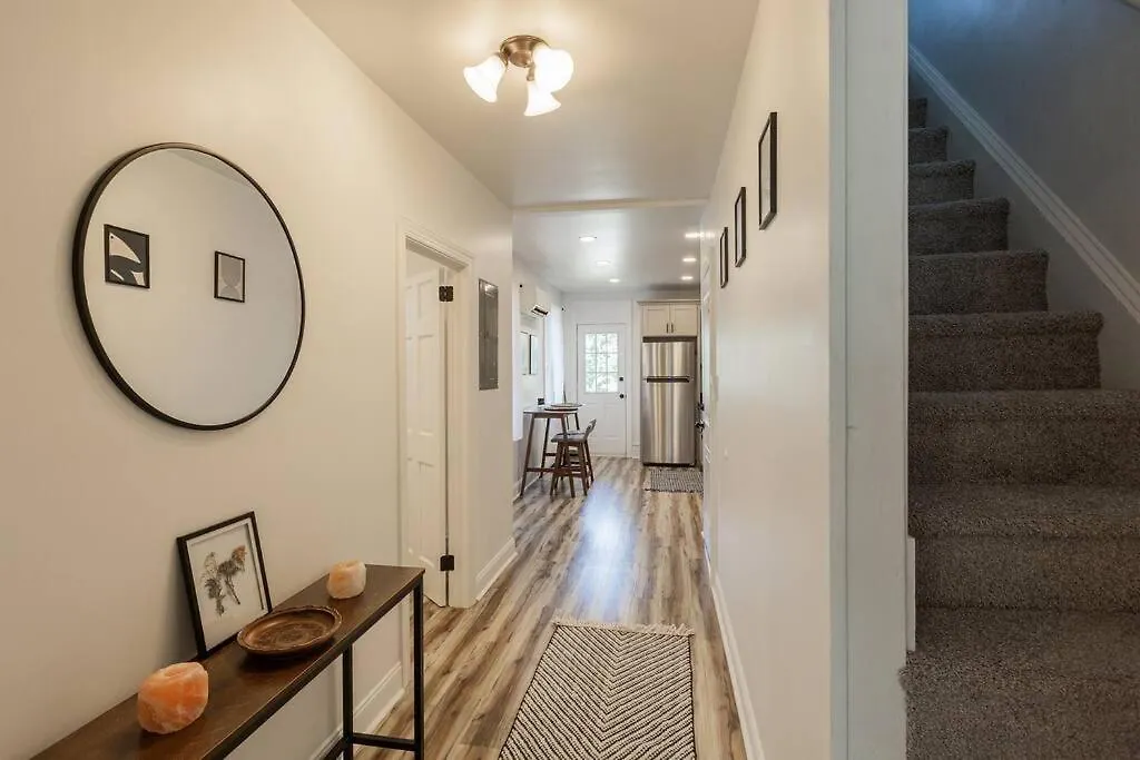 The Urban Suite - Cozy, Furnished Apt In Lancaster-1