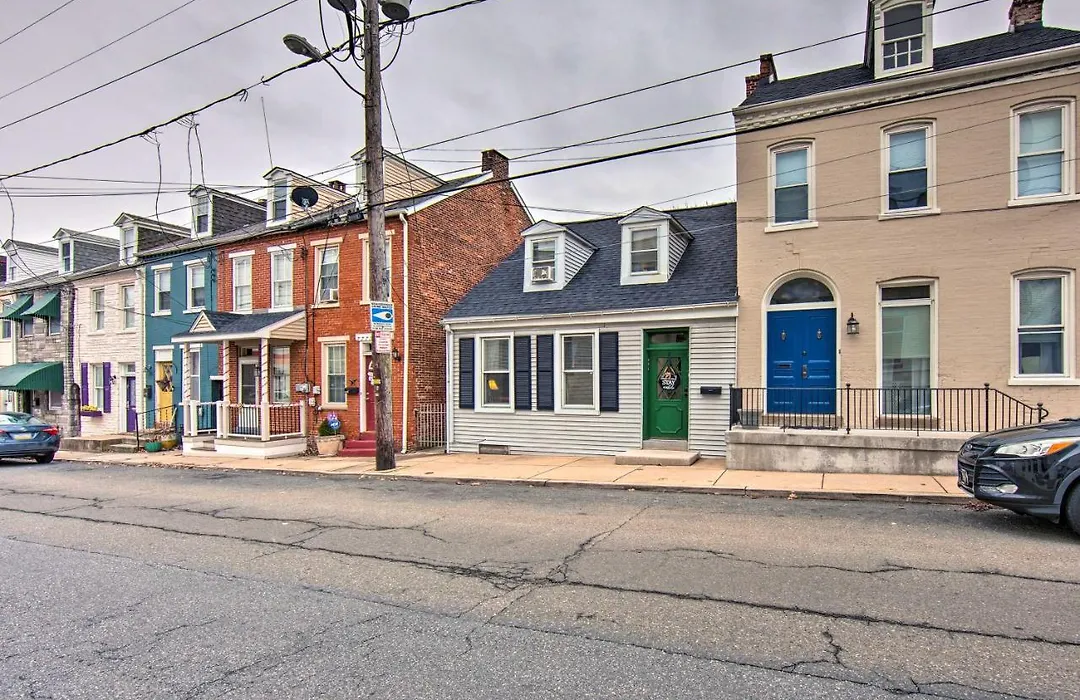 Central Lancaster Home Less Than 1 Mi To Downtown!-1