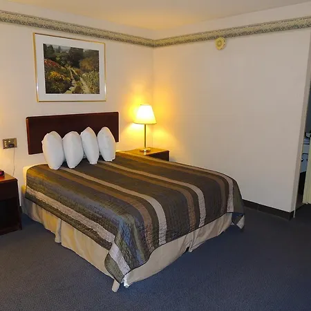 Budget Host Inn & Suites-3