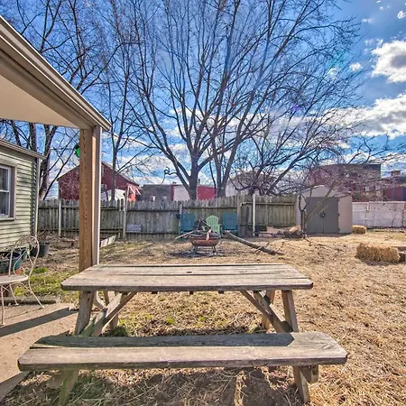 Minimalist Lancaster Studio, 1 Mi To Downtown-3