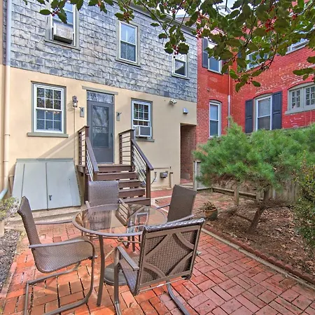 Lancaster Townhome Walk To Central Market!-3
