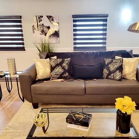 Luxe On Walnut**King Size Bed**W/Off St.Parking**-2