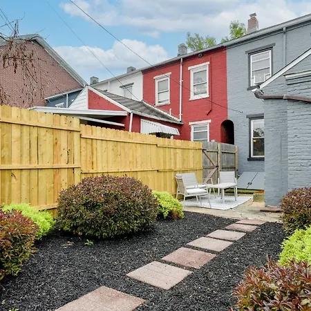 Welcoming Lancaster Townhome With Backyard And Patio!-2