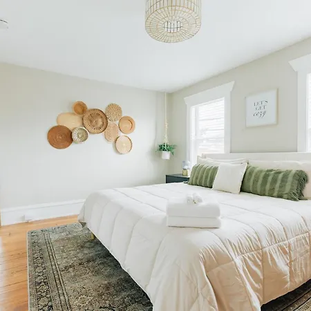 Quaint Boho Home In Lancaster City-2