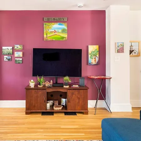 3 Minutes To Downtown W/Patio, Art, Fire Pit, Bbq-3