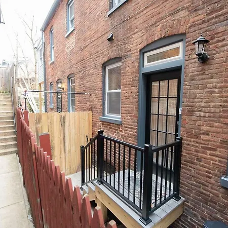 Cozy Hideaway In The Heart Of Lancaster-3