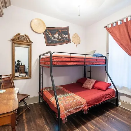 Cozy Hideaway In The Heart Of Lancaster-2