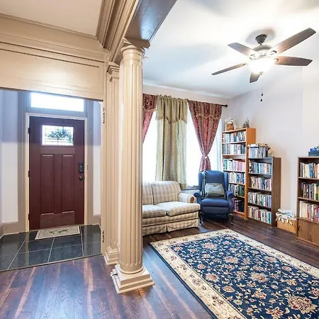 Lancaster City Apartment Near Convention Center-3