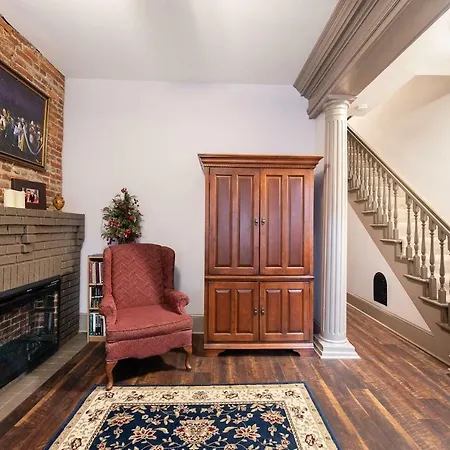 Lancaster City Apartment Near Convention Center-2